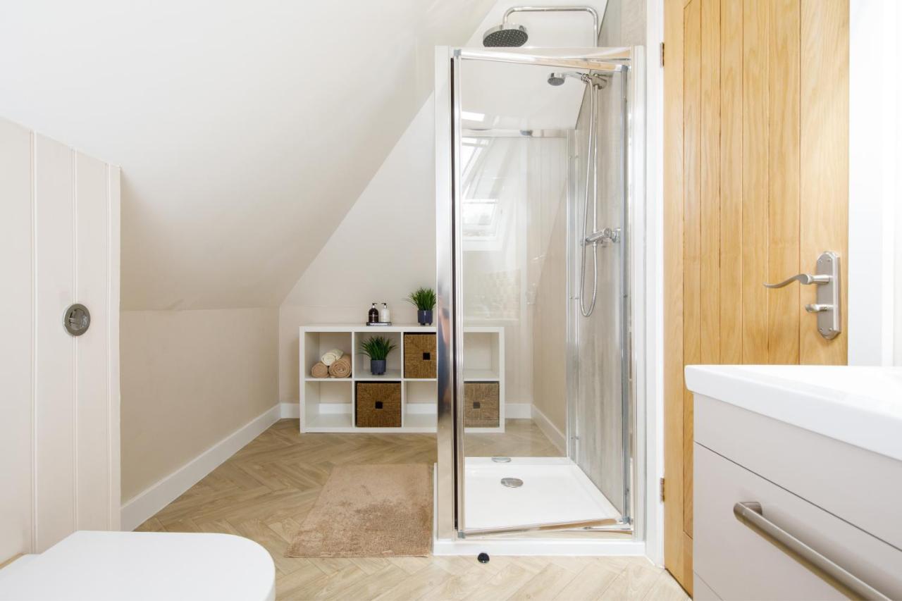 'Orchard Croft Lodge - Chichester', Book-Direct, New Home 1,367 Sq' Ft' , Can Sleep 8 On Request , Split & Link 'Super King' Size Beds, Free Wi-Fi, Sky Tv & Sky Sports, 9 - Minutes From West Wittering Beach, Very Quiet Location, Dog Friendly Buitenkant foto