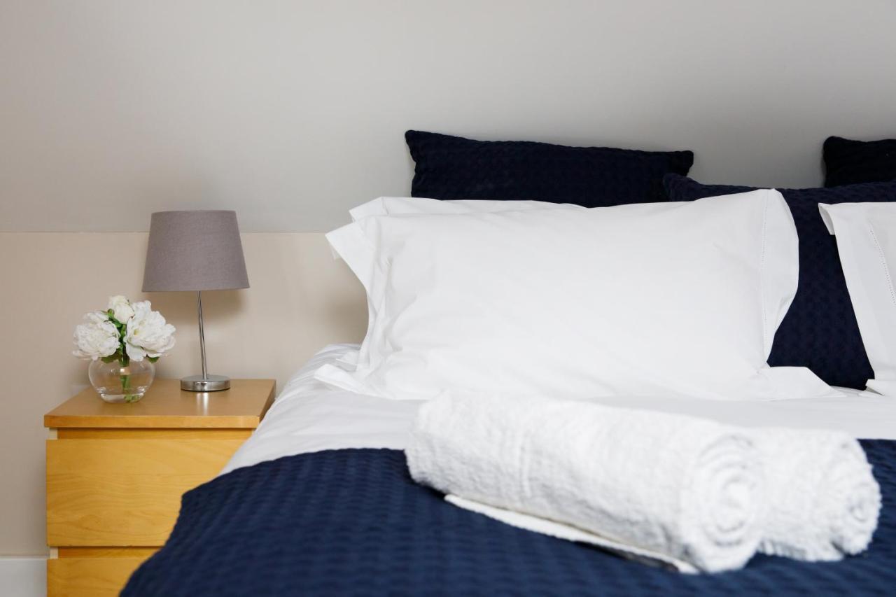 'Orchard Croft Lodge - Chichester', Book-Direct, New Home 1,367 Sq' Ft' , Can Sleep 8 On Request , Split & Link 'Super King' Size Beds, Free Wi-Fi, Sky Tv & Sky Sports, 9 - Minutes From West Wittering Beach, Very Quiet Location, Dog Friendly Buitenkant foto