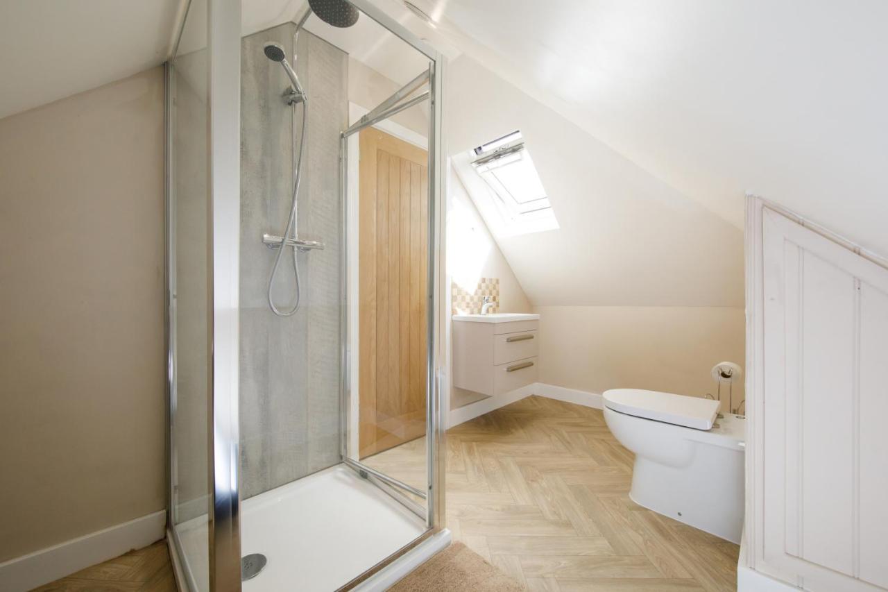 'Orchard Croft Lodge - Chichester', Book-Direct, New Home 1,367 Sq' Ft' , Can Sleep 8 On Request , Split & Link 'Super King' Size Beds, Free Wi-Fi, Sky Tv & Sky Sports, 9 - Minutes From West Wittering Beach, Very Quiet Location, Dog Friendly Buitenkant foto