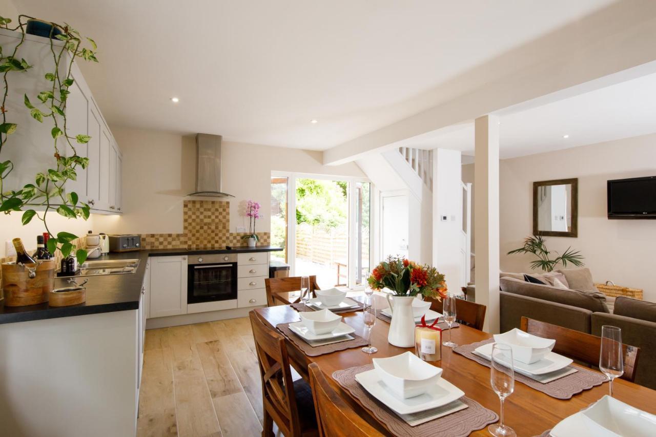 'Orchard Croft Lodge - Chichester', Book-Direct, New Home 1,367 Sq' Ft' , Can Sleep 8 On Request , Split & Link 'Super King' Size Beds, Free Wi-Fi, Sky Tv & Sky Sports, 9 - Minutes From West Wittering Beach, Very Quiet Location, Dog Friendly Buitenkant foto