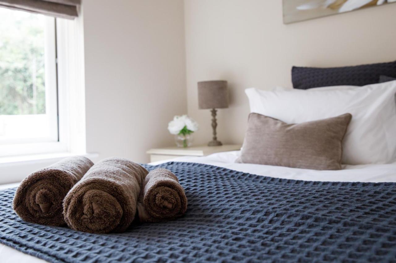 'Orchard Croft Lodge - Chichester', Book-Direct, New Home 1,367 Sq' Ft' , Can Sleep 8 On Request , Split & Link 'Super King' Size Beds, Free Wi-Fi, Sky Tv & Sky Sports, 9 - Minutes From West Wittering Beach, Very Quiet Location, Dog Friendly Buitenkant foto