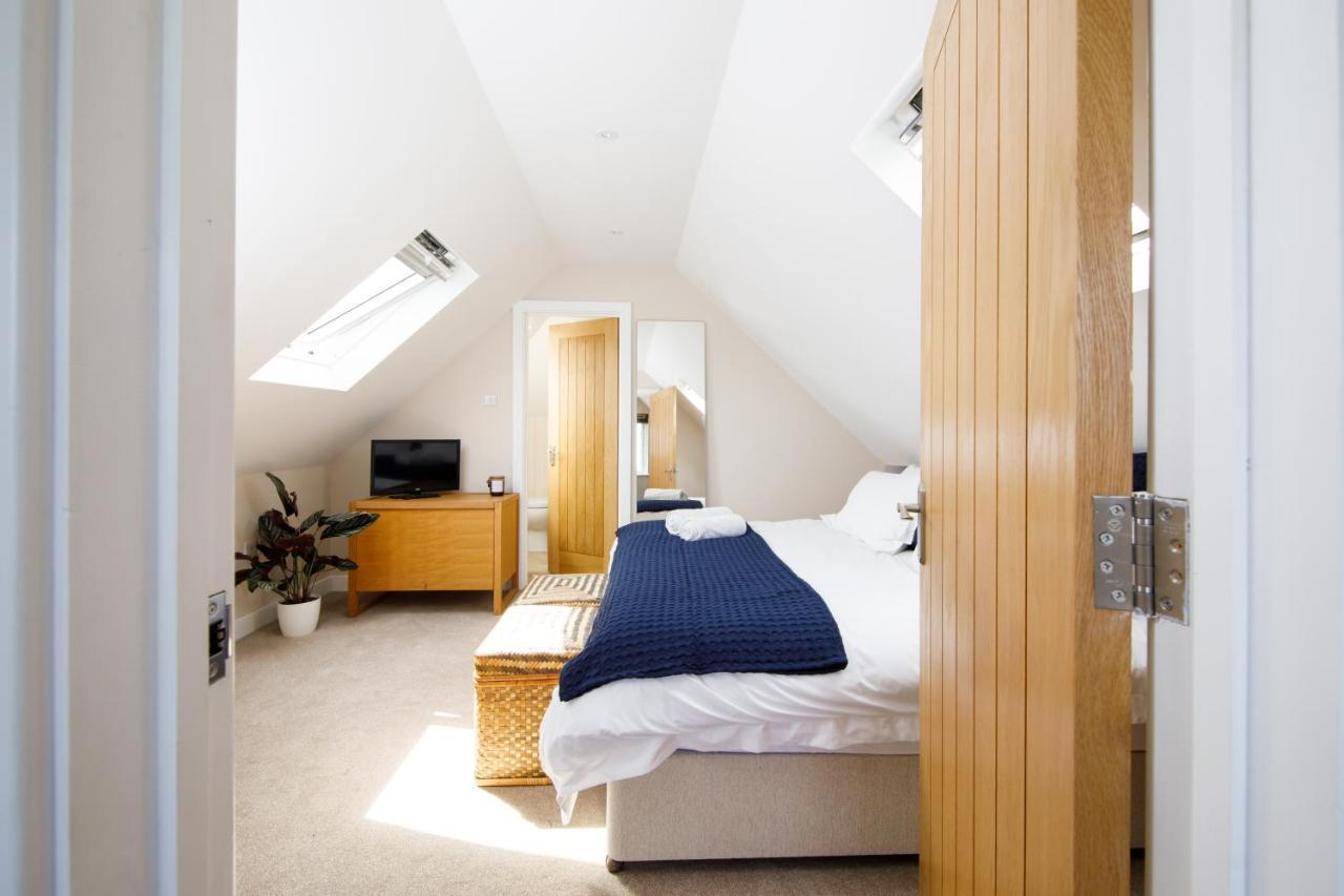 'Orchard Croft Lodge - Chichester', Book-Direct, New Home 1,367 Sq' Ft' , Can Sleep 8 On Request , Split & Link 'Super King' Size Beds, Free Wi-Fi, Sky Tv & Sky Sports, 9 - Minutes From West Wittering Beach, Very Quiet Location, Dog Friendly Buitenkant foto
