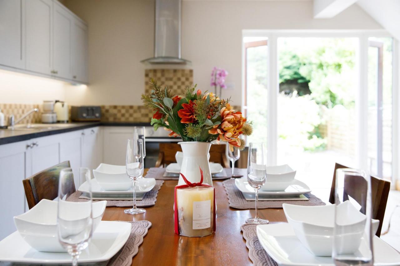 'Orchard Croft Lodge - Chichester', Book-Direct, New Home 1,367 Sq' Ft' , Can Sleep 8 On Request , Split & Link 'Super King' Size Beds, Free Wi-Fi, Sky Tv & Sky Sports, 9 - Minutes From West Wittering Beach, Very Quiet Location, Dog Friendly Buitenkant foto