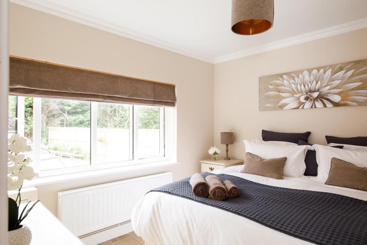 'Orchard Croft Lodge - Chichester', Book-Direct, New Home 1,367 Sq' Ft' , Can Sleep 8 On Request , Split & Link 'Super King' Size Beds, Free Wi-Fi, Sky Tv & Sky Sports, 9 - Minutes From West Wittering Beach, Very Quiet Location, Dog Friendly Buitenkant foto
