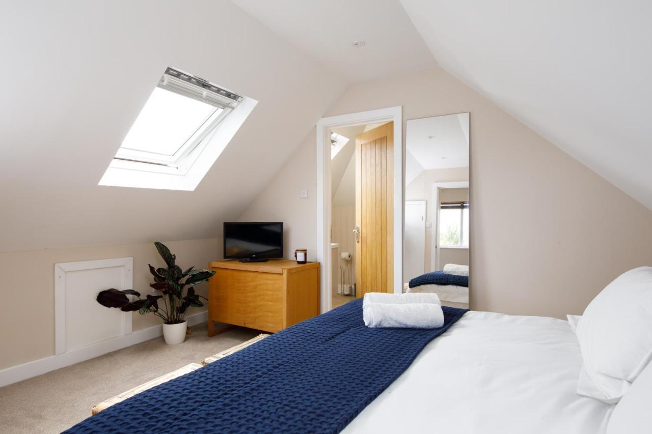 'Orchard Croft Lodge - Chichester', Book-Direct, New Home 1,367 Sq' Ft' , Can Sleep 8 On Request , Split & Link 'Super King' Size Beds, Free Wi-Fi, Sky Tv & Sky Sports, 9 - Minutes From West Wittering Beach, Very Quiet Location, Dog Friendly Buitenkant foto